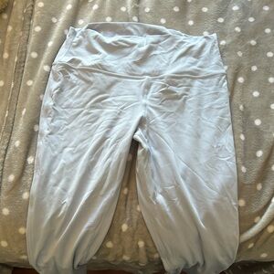 Light purple luluemon leggings capris